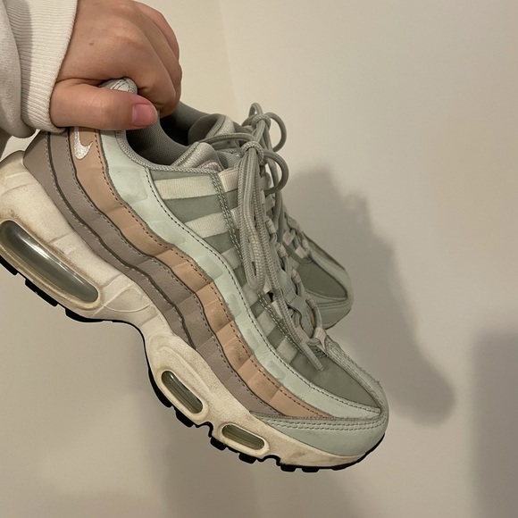 Women’s Nike Air Max 95 Moon Particle Size US 7 - Picture 4 of 6